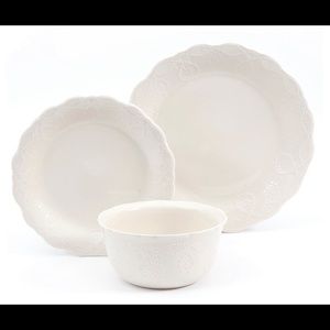 Pioneer Woman dinnerware